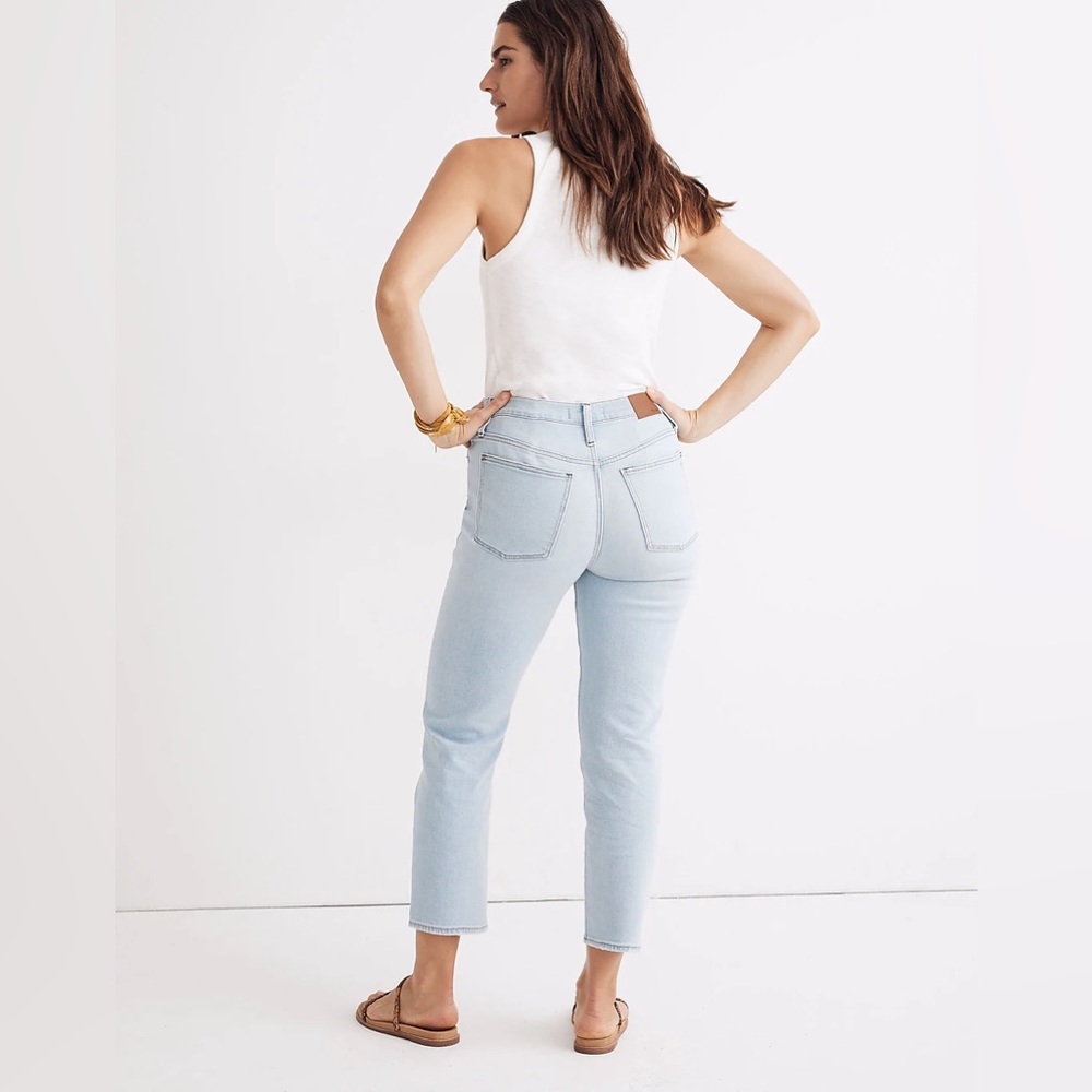 Madewell Mid-Rise Classic Straight Jeans in Wellingford Wash: Knee-Rip Edition - Picture 5 of 7